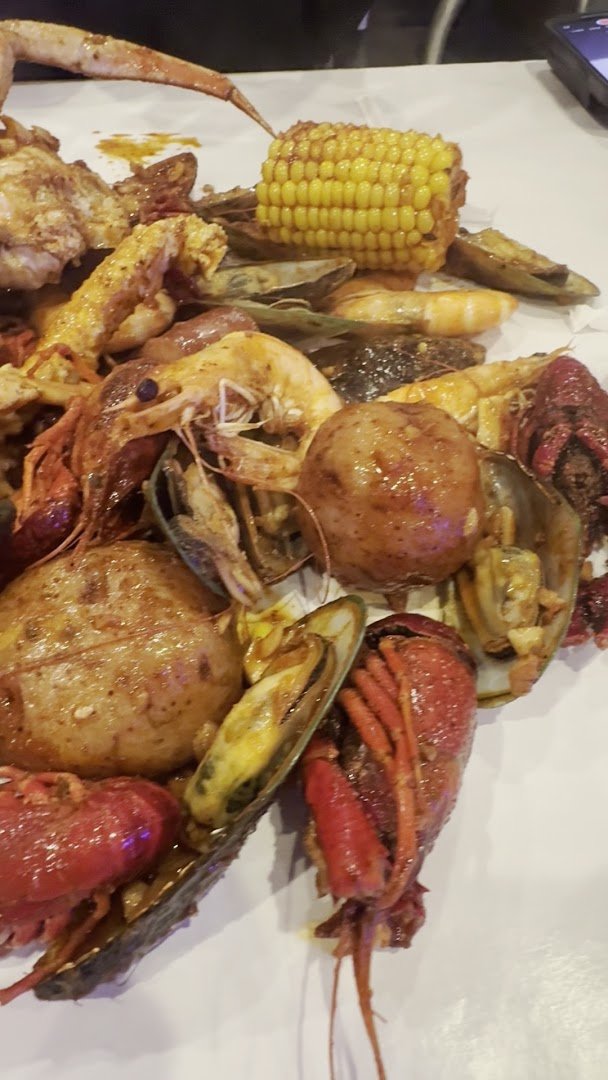 Crab shells and corn served for dine-in.